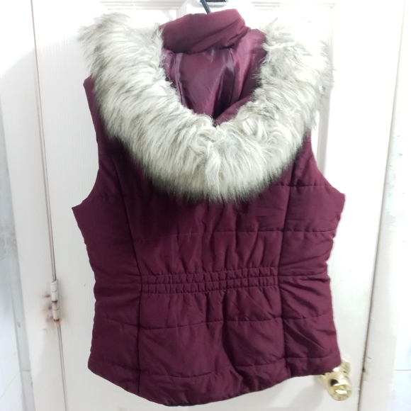 Prince & Fox Burgundy Puffer Vest Faux Fur Hood Women’s L Full Zip - Picture 4 of 8